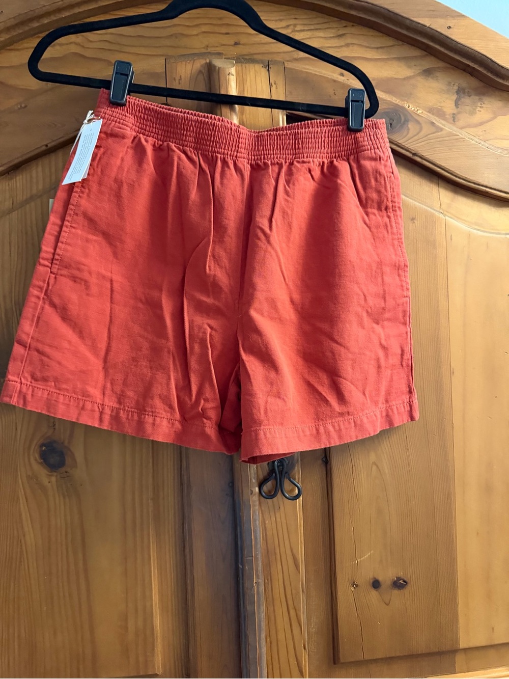 Wilfred High-Waist Elastic Linen Shorts in Coral